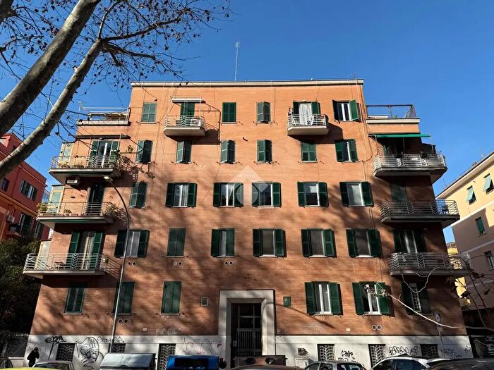 Appartamento trilocale in vendita in Via Cesare Baronio, Roma