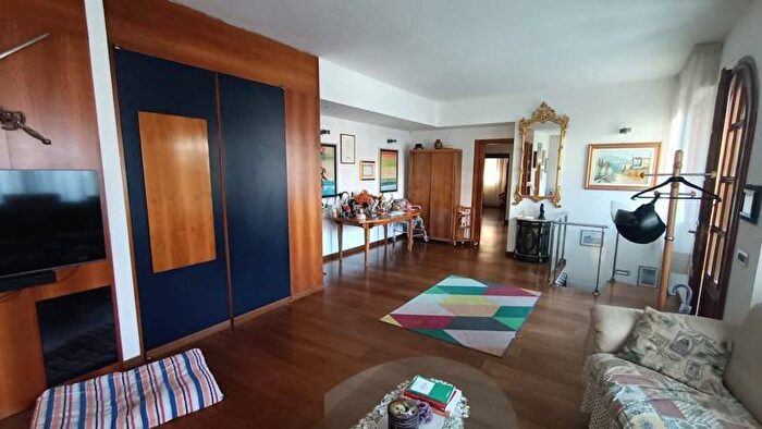 Appartamento con 6 locali in affitto in Via Giuseppe Becherini, San Paolo, Prato