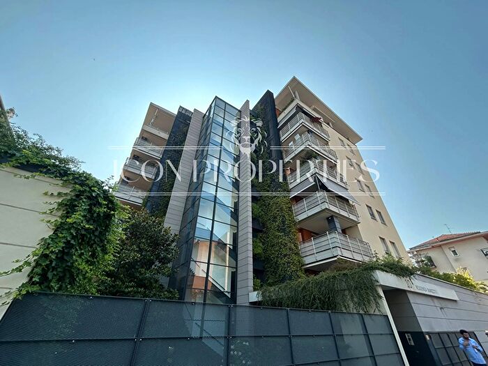 Appartamento quadrilocale in vendita in Luigi Manzotti, Milano