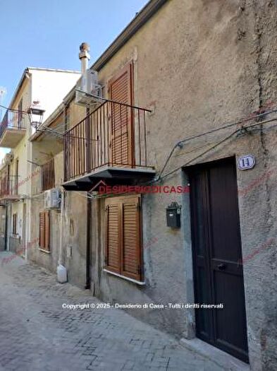 Casa quadrilocale in vendita in Via Nicolò Palmieri, Caltavuturo
