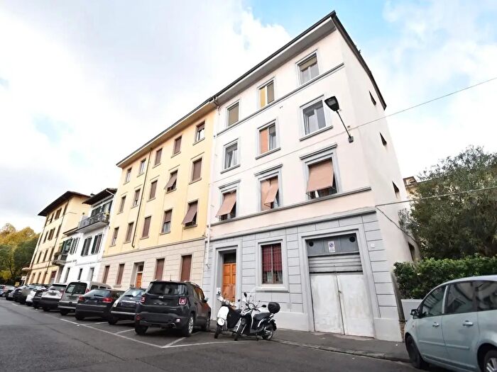 Appartamento trilocale in affitto in Via Ser Lapo Mazzei, Firenze