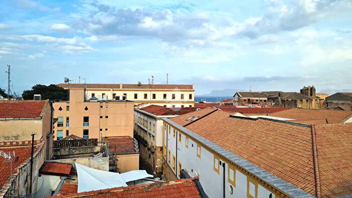 Appartamento trilocale in vendita in Via Bara allOlivella, Palermo