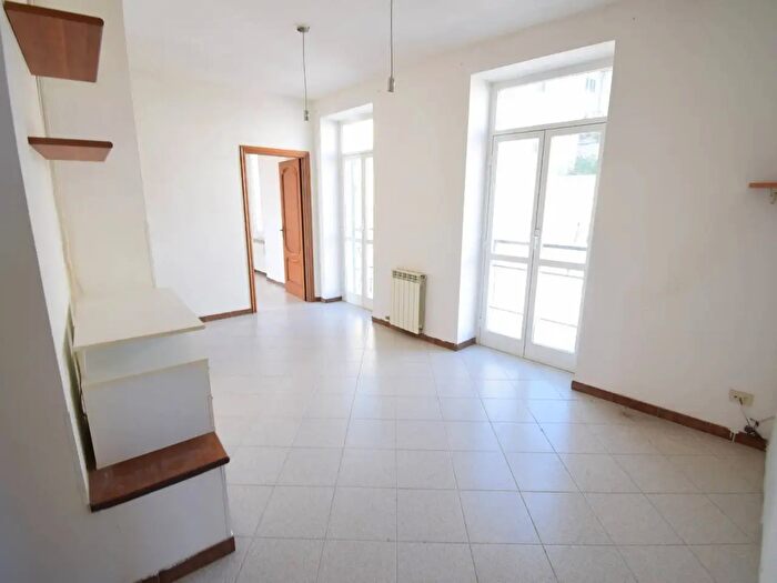 Appartamento trilocale in vendita in Piazza Matteotti, Diano Castello