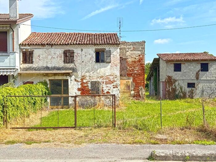 Casa con 5 locali in vendita in Curtarolo