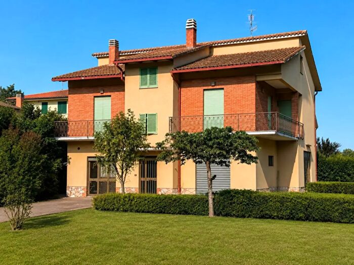 Casa con 10 locali in vendita in Via Vecchia Flaminia, Massa Martana