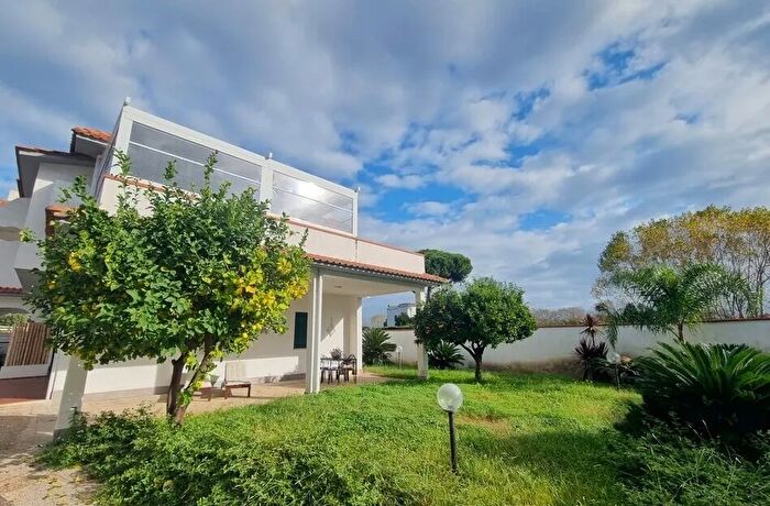 Appartamento quadrilocale in vendita in Via Ugo Foscolo Circeo San Felice Circeo, San Felice Circeo