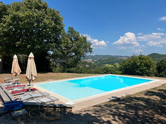 Casa con 6 locali in vendita in Cagli