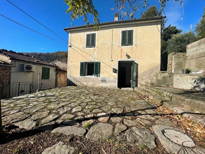 Casa con 5 locali in vendita in Via di Iano E Assarino, Pistoia