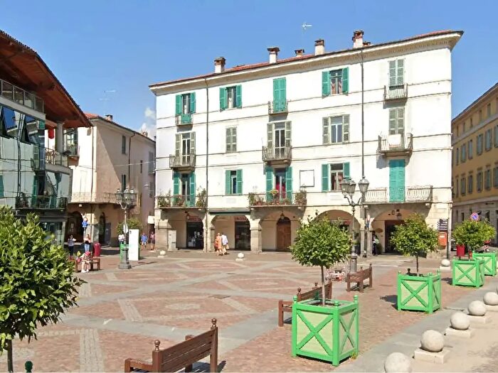 Appartamento con 6 locali in vendita in Piazza Facta, Pinerolo