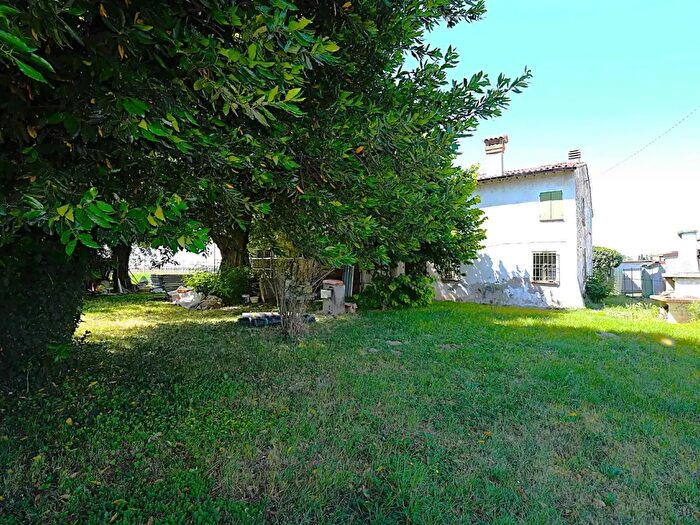 Casa con 6 locali in vendita in Lugo