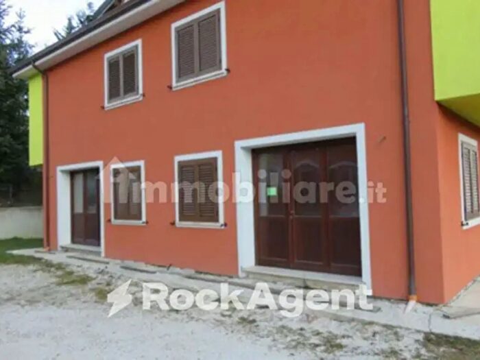 Casa quadrilocale in vendita in Via San Dorotea, Scoppito