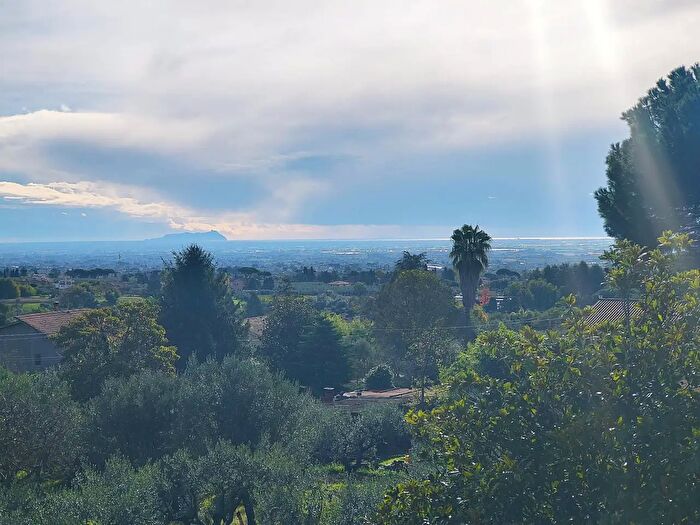 Casa con 12 locali in vendita in Via Colle dei Marmi, Velletri