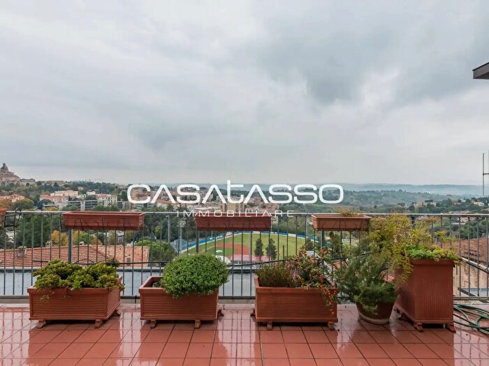 Appartamento con 9 locali in vendita in Viale Martiri della Libertà, Macerata