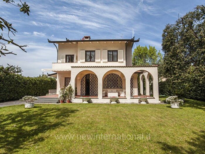 Casa con 6 locali in affitto in Via G Amendola, Caranna, Forte dei Marmi