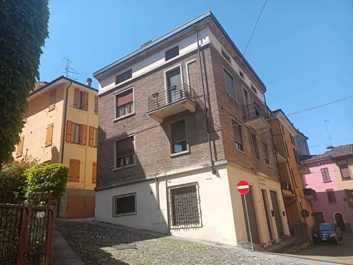 Casa con 10 locali in vendita in Fornovo Di Taro