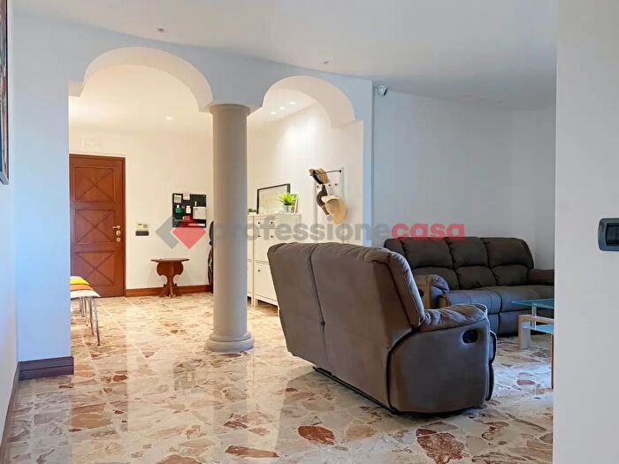 Appartamento con 5 locali in affitto in Viale Marco Polo, Catania