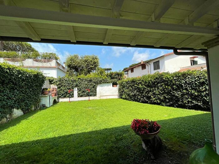 Appartamento con 5 locali in affitto in Via Vietri sul Mare, Fregene, Fiumicino