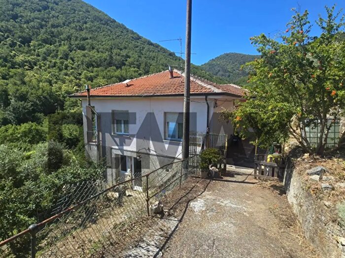 Casa con 6 locali in vendita in Ricco' Del Golfo Di Spezia