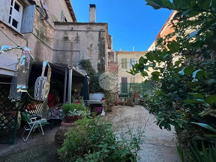 Appartamento quadrilocale in vendita in Via Cavour, Magliano Sabina