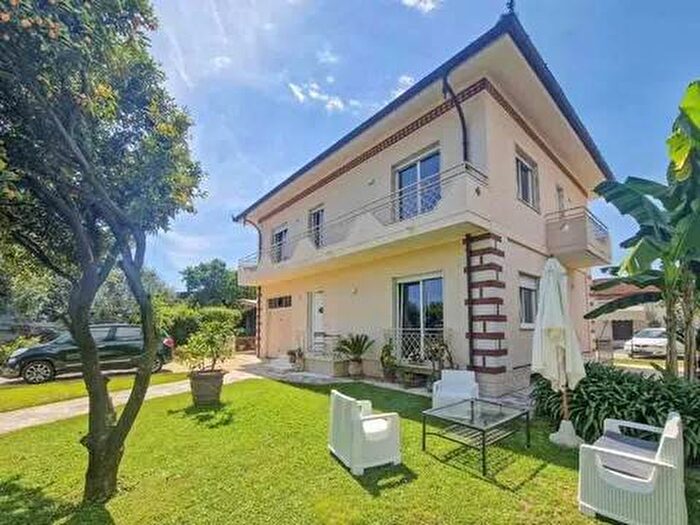 Casa con 5 locali in affitto in Piazza Renzo Tognetti, Pietrasanta