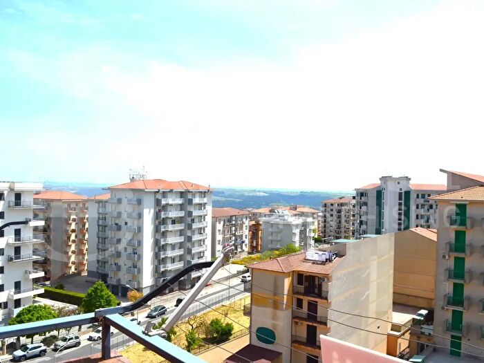 Appartamento con 8 locali in vendita in Via Cesare Terranova, Ragusa