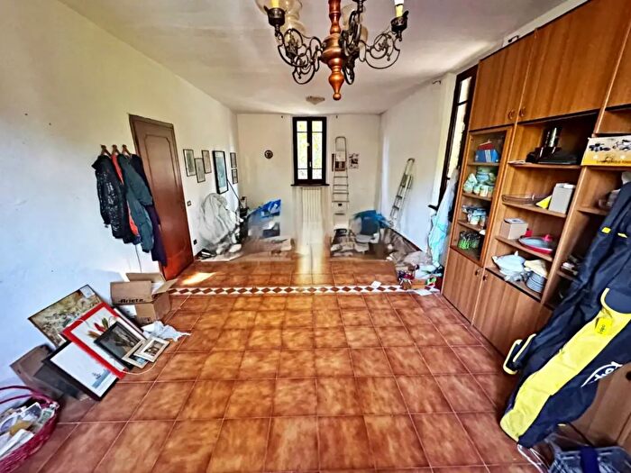 Casa con 7 locali in vendita in Seravezza