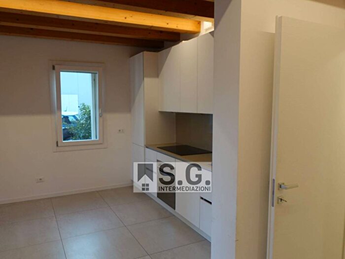 Appartamento trilocale in affitto in Scaltenigo, Mirano