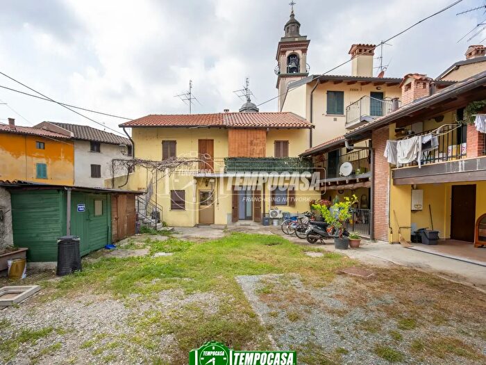 Appartamento trilocale in vendita in Via Roma, Ciserano