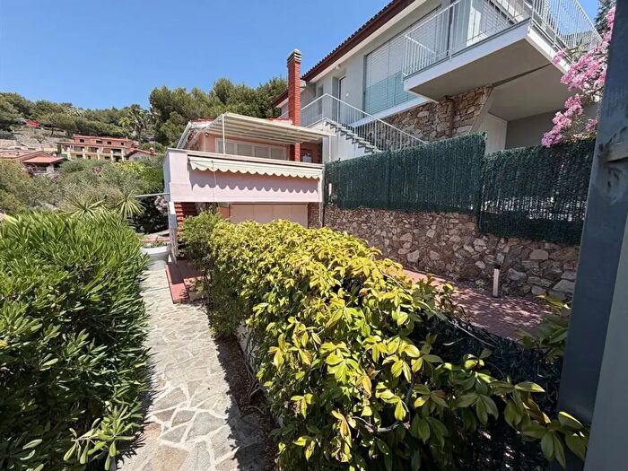 Casa trilocale in vendita in Strada delle Catene, Andora