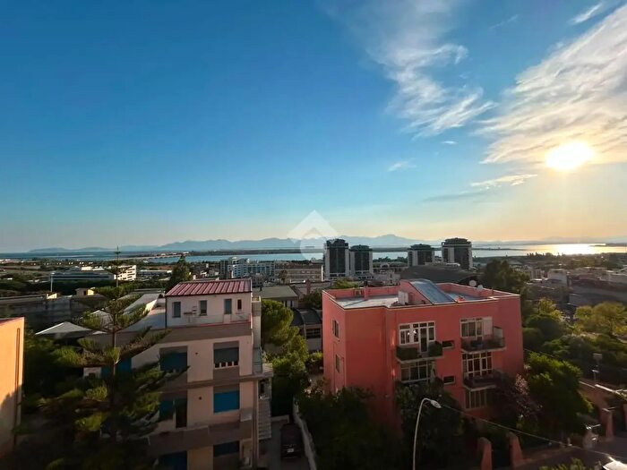 Appartamento trilocale in vendita in Via Falzarego, Cagliari