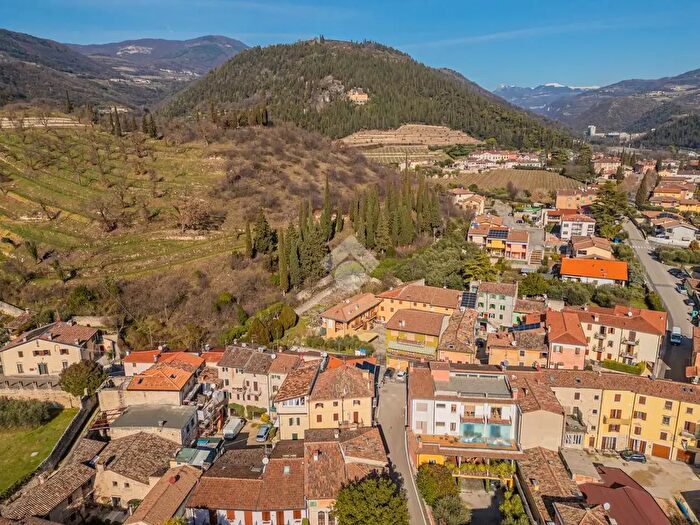 Casa con 5 locali in vendita in Via della Torre, Fumane