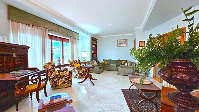 Appartamento con 7 locali in vendita in Via Cassia Roma, Roma