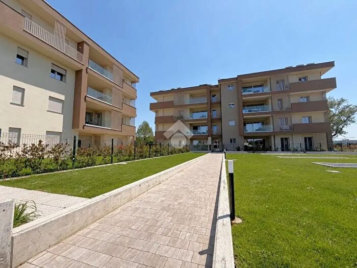 Appartamento trilocale in vendita in Via Gianfranco Miglio, Trezzo SullAdda