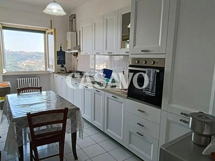 Appartamento con 6 locali in vendita in Via Picena, Chieti