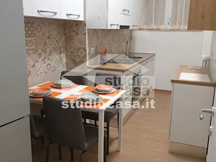 Appartamento quadrilocale in affitto in Via Padova, Milano