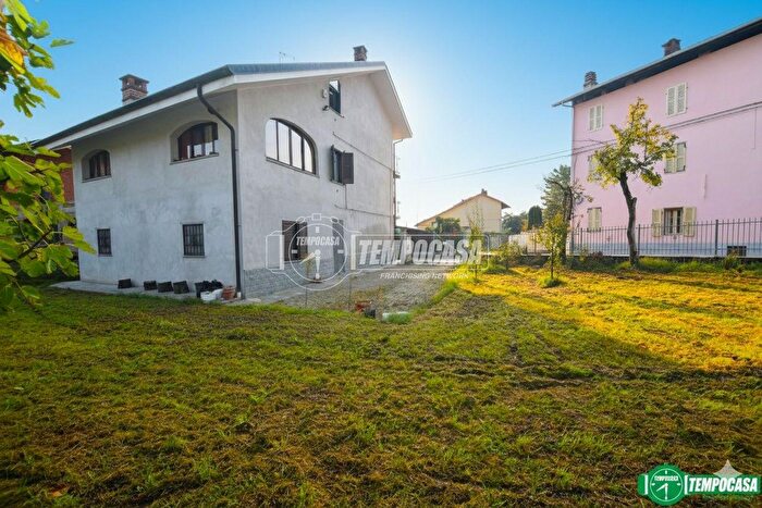 Casa con 7 locali in vendita in Frazione Piana, Rocca Canavese