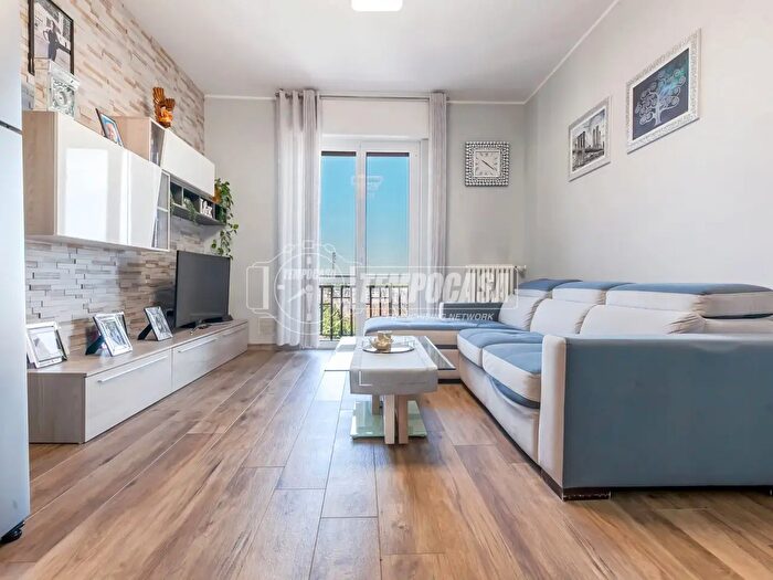Appartamento trilocale in vendita in Via Luino, Bollate