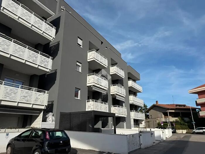Appartamento trilocale in vendita in Via Carlo Pisacane, Alba Adriatica
