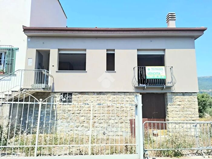 Casa trilocale in vendita in Via IV Novembre, Diano Arentino
