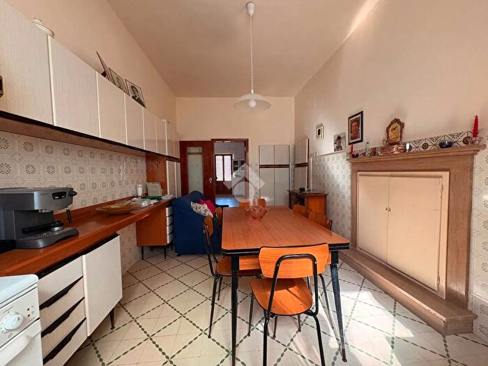 Casa con 18 locali in vendita in Via Astorrelongareni, Sigillo
