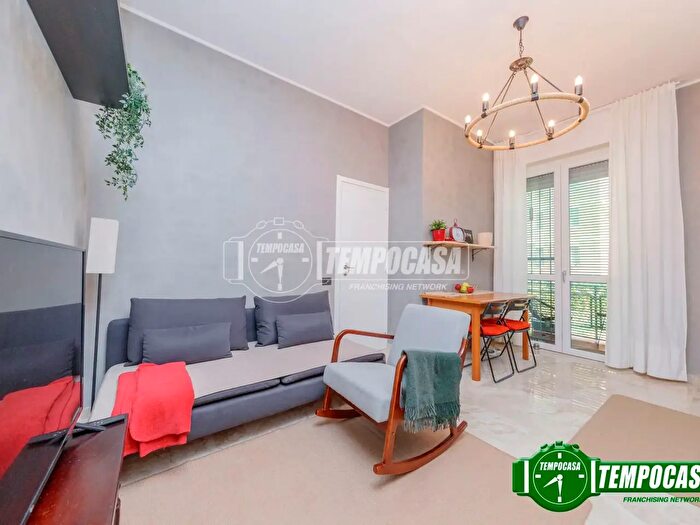 Appartamento trilocale in vendita in Via Gallarate, Milano