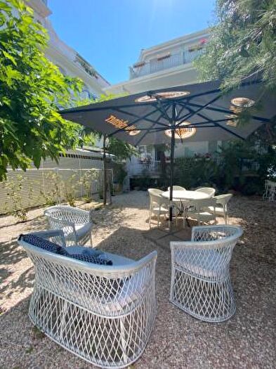 Appartamento con 6 locali in affitto in Viale Fratelli Bandiera, Riccione