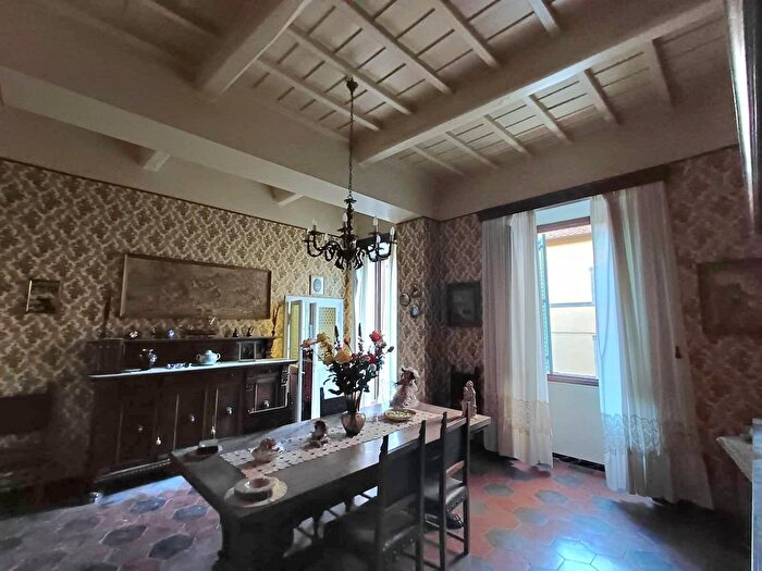 Appartamento con 7 locali in vendita in Via Filippo Nicolai, Caprarola