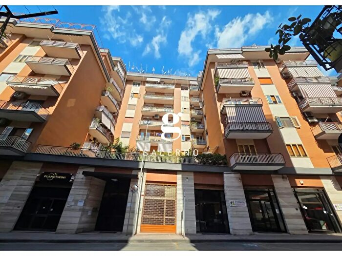 Appartamento trilocale in vendita in Via Francesco Crispi, Salerno