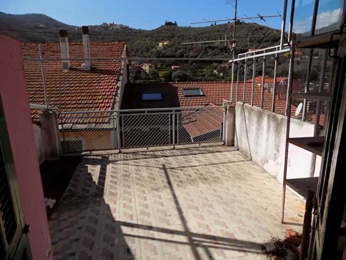 Appartamento con 5 locali in vendita in Via Risorgimento, Pontedassio