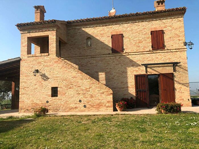Casa con 7 locali in vendita in Indirizzo Contrada Colle Forche, Montelupone