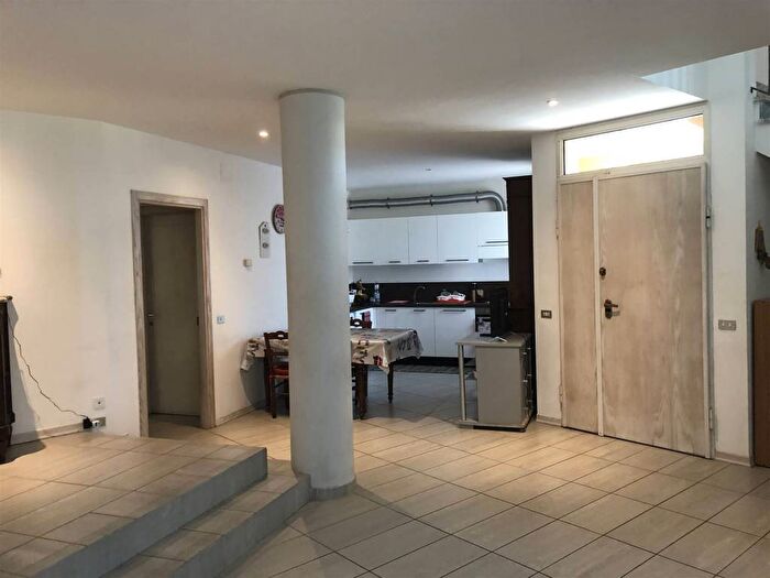Appartamento con 5 locali in affitto in Serravalle Tinaia, Empoli