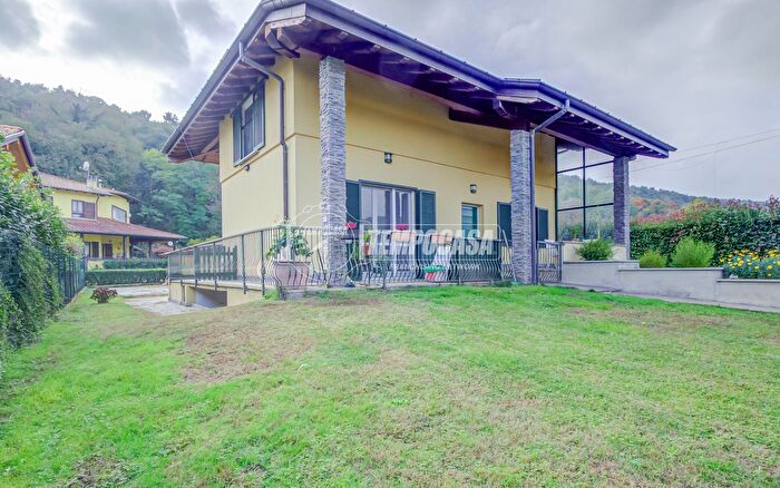 Casa in vendita in Via dei Prati, Vergiate