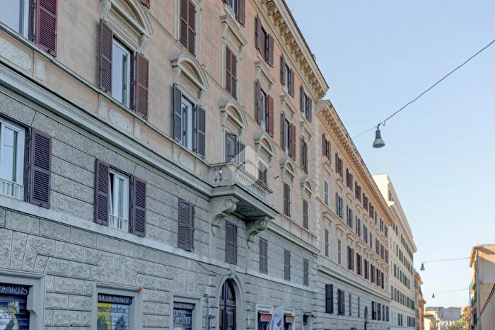 Appartamento trilocale in vendita in Via di San Giovanni in Laterano, Roma