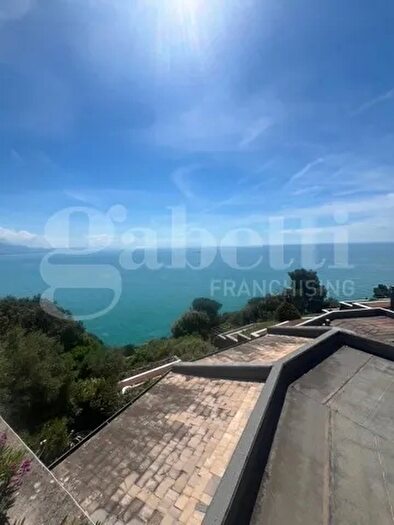 Appartamento trilocale in affitto in Via Punta Bianca, Ameglia